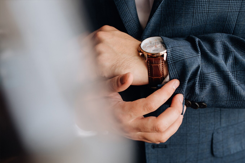 094 Common Mistakes to Avoid When Wearing a Watch.jpg